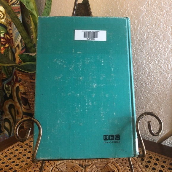 1970 Libby Looks For a Spy Hardback by Catherine Woolley Library Edition USA - Picture 2 of 14